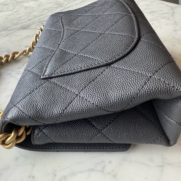 CHANEL Shoulder Bag Leather Grained Calfskin Gray with Gold Chain - Picture 9 of 16